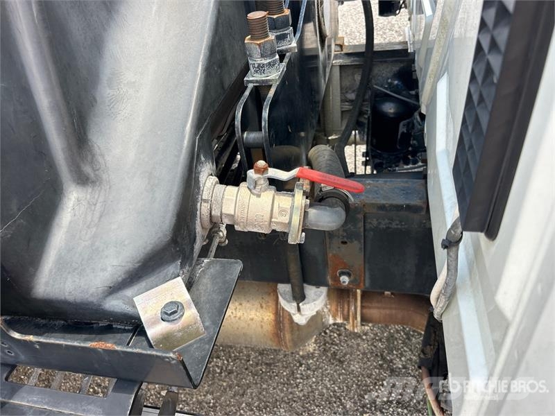 International Hiab 175-1 14330 lb Knuckle Boom on  International Автокранове