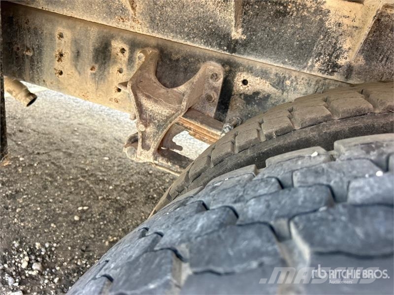 International Hiab 175-1 14330 lb Knuckle Boom on  International Автокранове