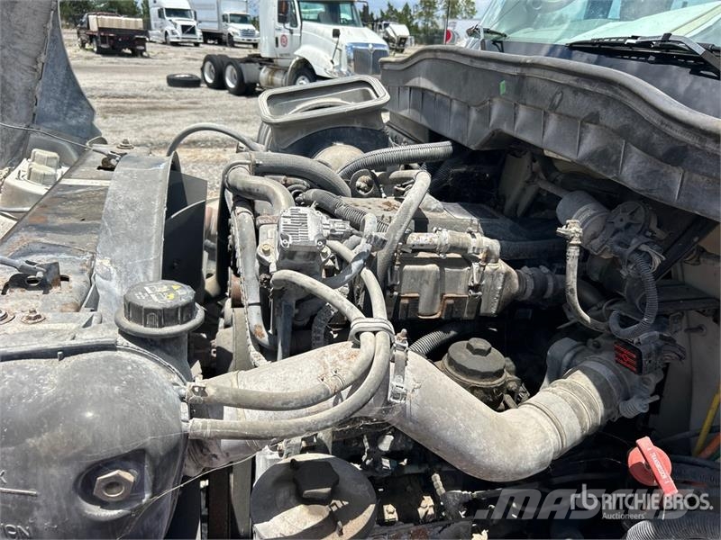 International Hiab 175-1 14330 lb Knuckle Boom on  International Автокранове