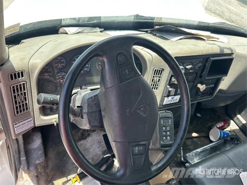 International Hiab 175-1 14330 lb Knuckle Boom on  International Автокранове