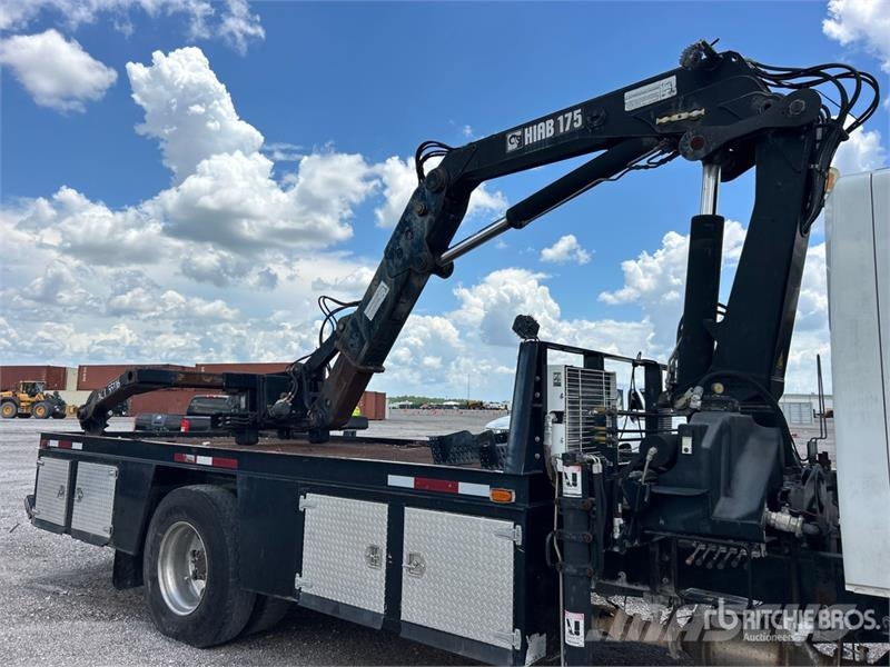 International Hiab 175-1 14330 lb Knuckle Boom on  International Автокранове