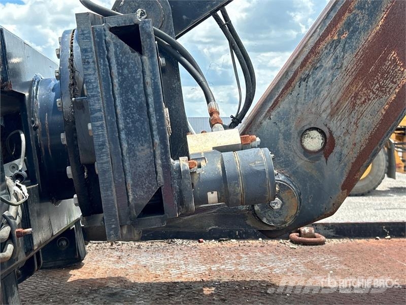 International Hiab 175-1 14330 lb Knuckle Boom on  International Автокранове