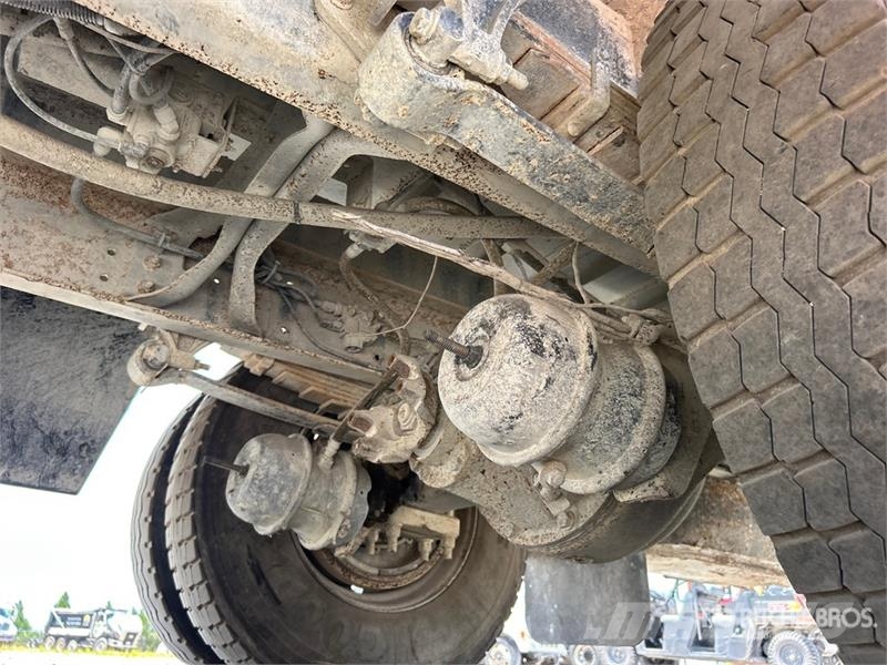 International Hiab 175-1 14330 lb Knuckle Boom on  International Автокранове