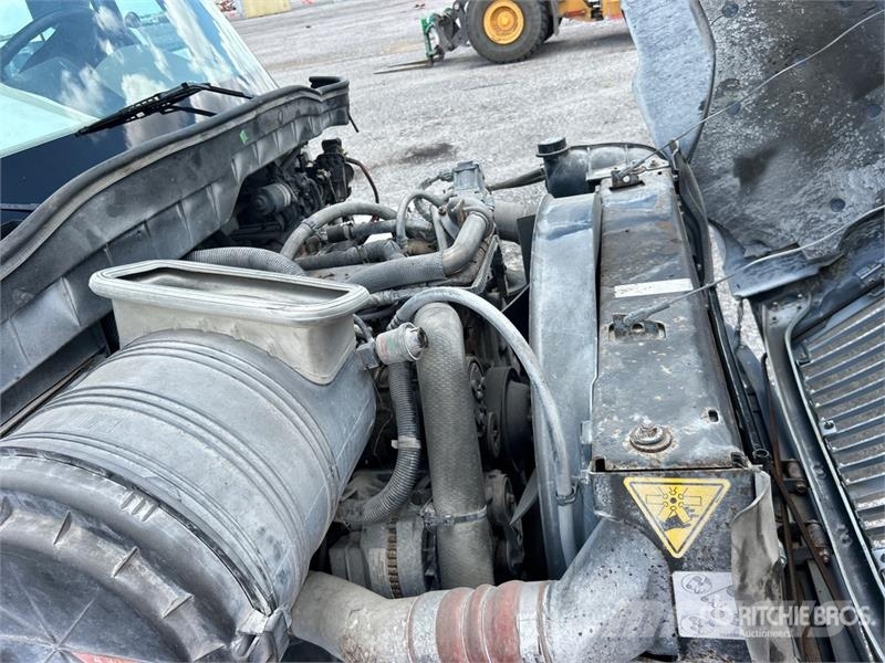 International Hiab 175-1 14330 lb Knuckle Boom on  International Автокранове