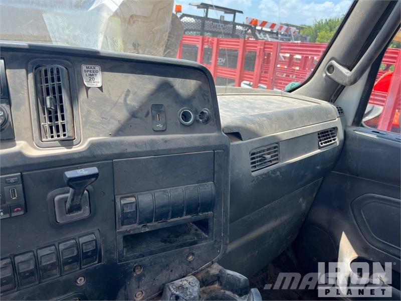 International HV607 4000 gal 6x4 Water Truck Tovornjaki za vodo