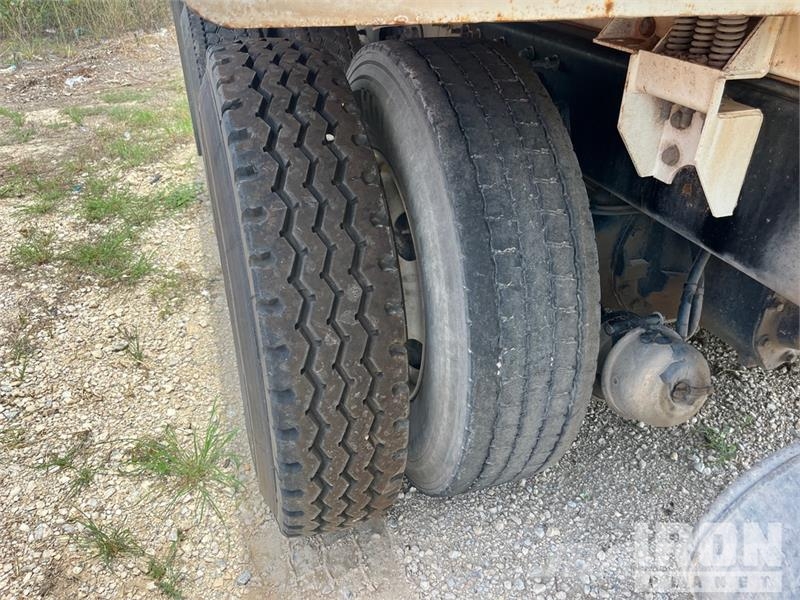 International HV607 4000 gal 6x4 Water Truck Tovornjaki za vodo