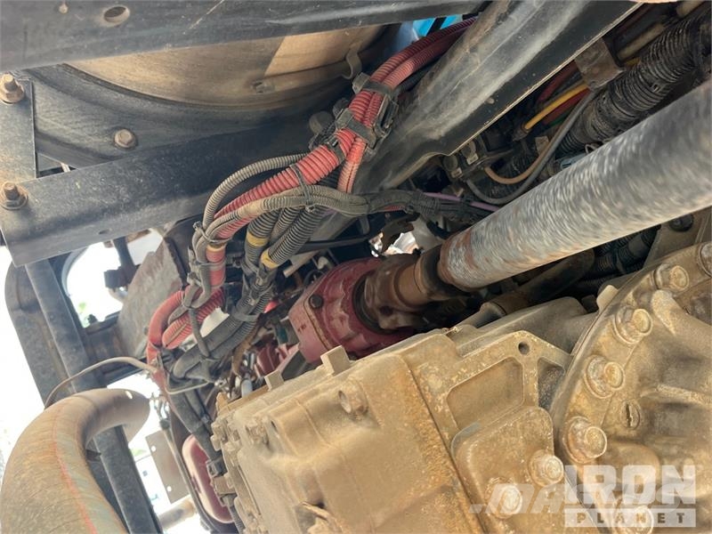 International HV607 4000 gal 6x4 Water Truck Tovornjaki za vodo