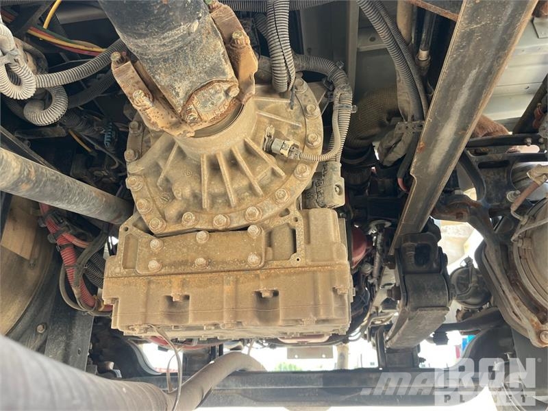 International HV607 4000 gal 6x4 Water Truck Tovornjaki za vodo