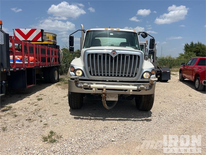 International HV607 4000 gal 6x4 Water Truck Tovornjaki za vodo