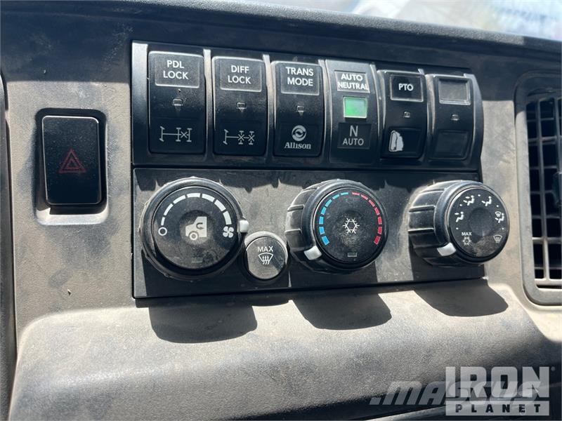 International HV607 4000 gal 6x4 Water Truck Tovornjaki za vodo