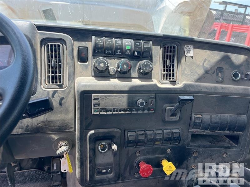 International HV607 4000 gal 6x4 Water Truck Tovornjaki za vodo