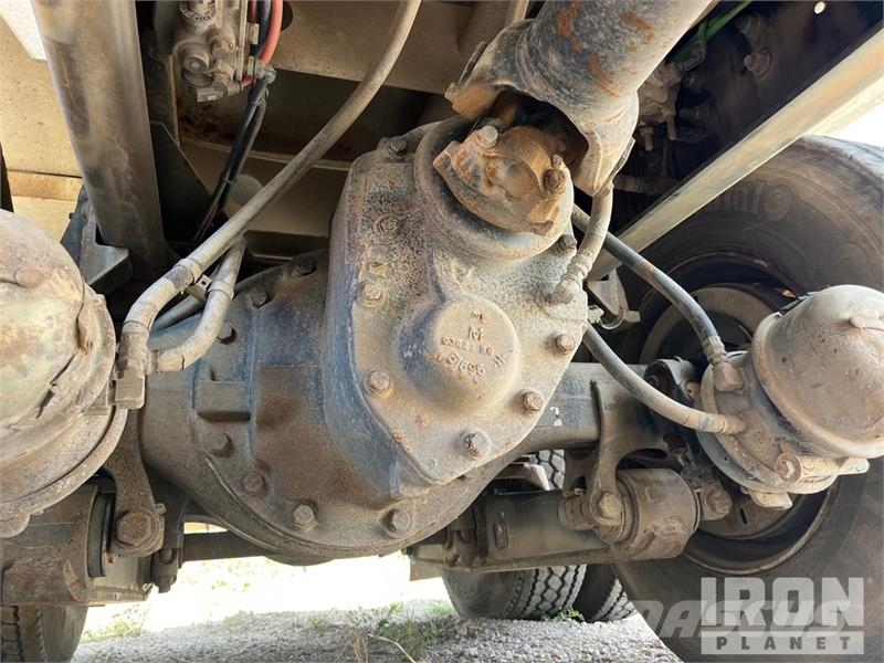 International HV607 4000 gal 6x4 Water Truck Tovornjaki za vodo