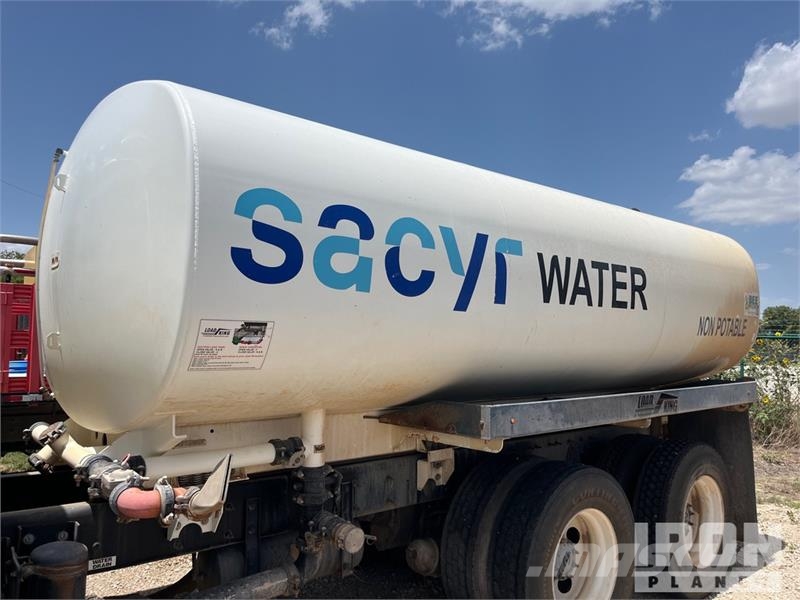 International HV607 4000 gal 6x4 Water Truck Tovornjaki za vodo