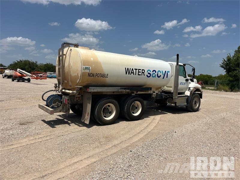 International HV607 4000 gal 6x4 Water Truck Tovornjaki za vodo