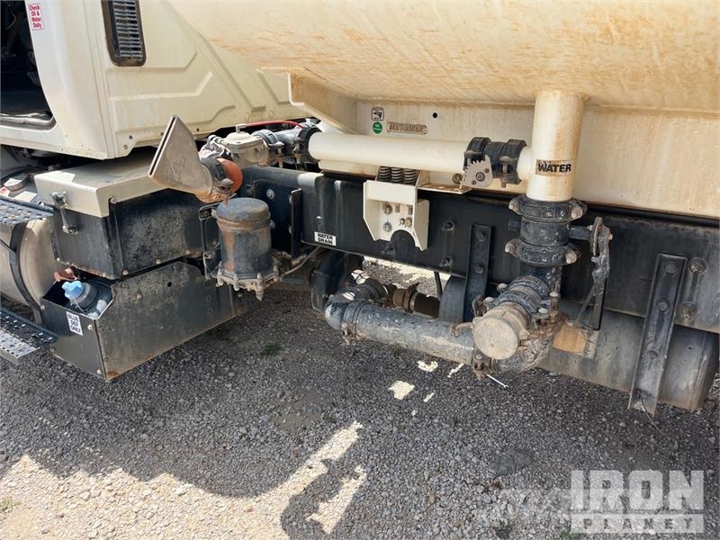 International HV607 4000 gal 6x4 Water Truck Tovornjaki za vodo