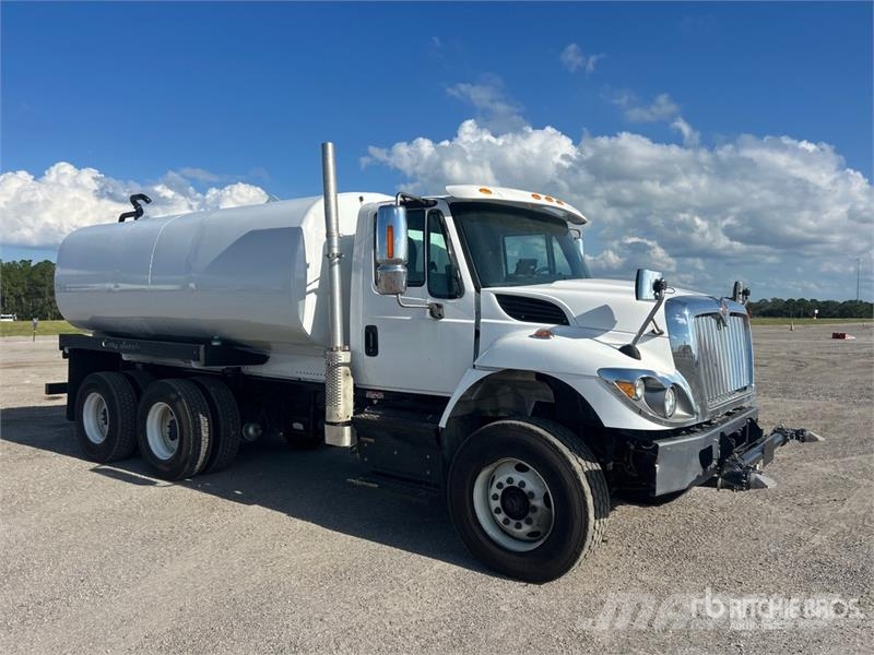 International HV607 4000 gal 6x4 Water Truck 水罐车