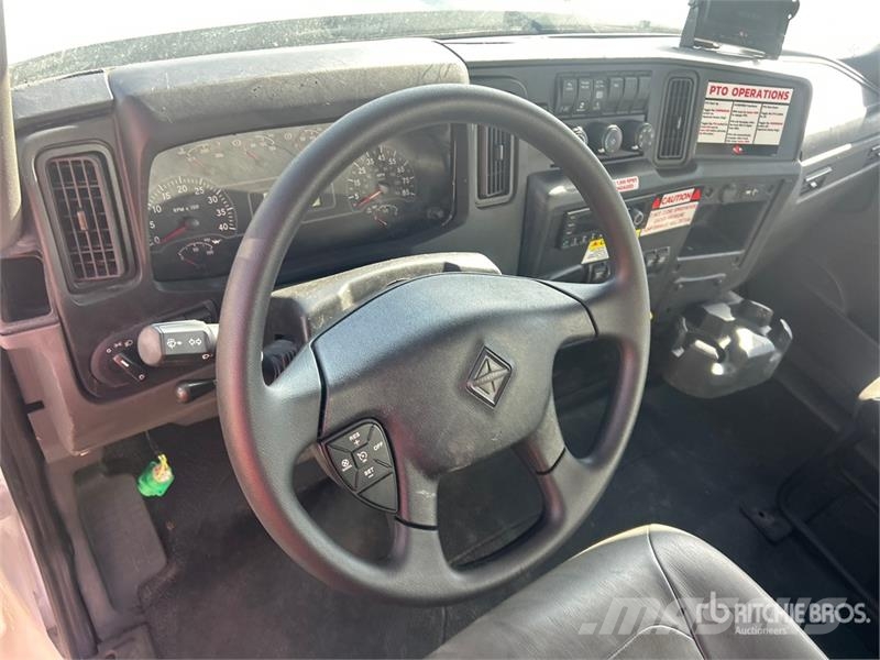 International HV607 4000 gal 6x4 Water Truck 水罐车
