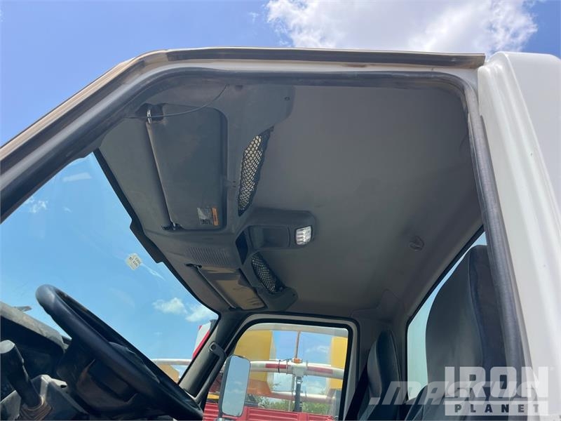 International HV607 4000 gal 6x4 Water Truck Tovornjaki za vodo