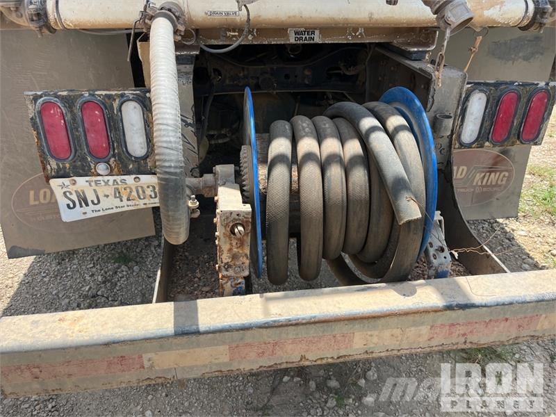 International HV607 4000 gal 6x4 Water Truck Tovornjaki za vodo