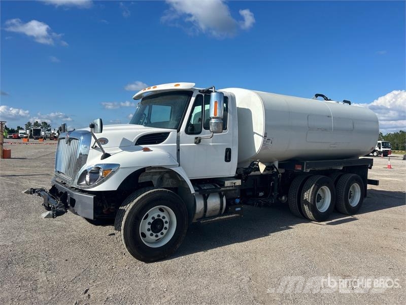 International HV607 4000 gal 6x4 Water Truck 水罐车