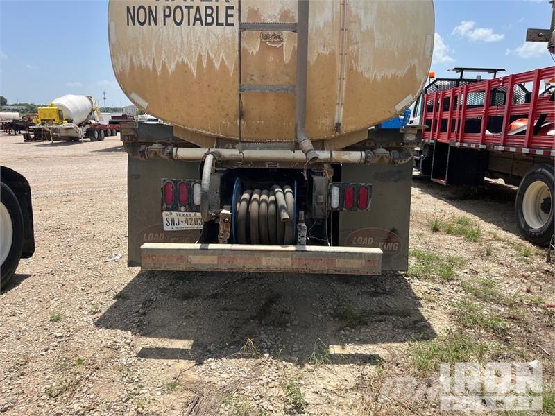 International HV607 4000 gal 6x4 Water Truck Tovornjaki za vodo