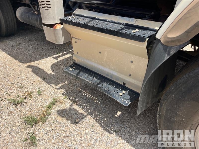 International HV607 4000 gal 6x4 Water Truck Tovornjaki za vodo