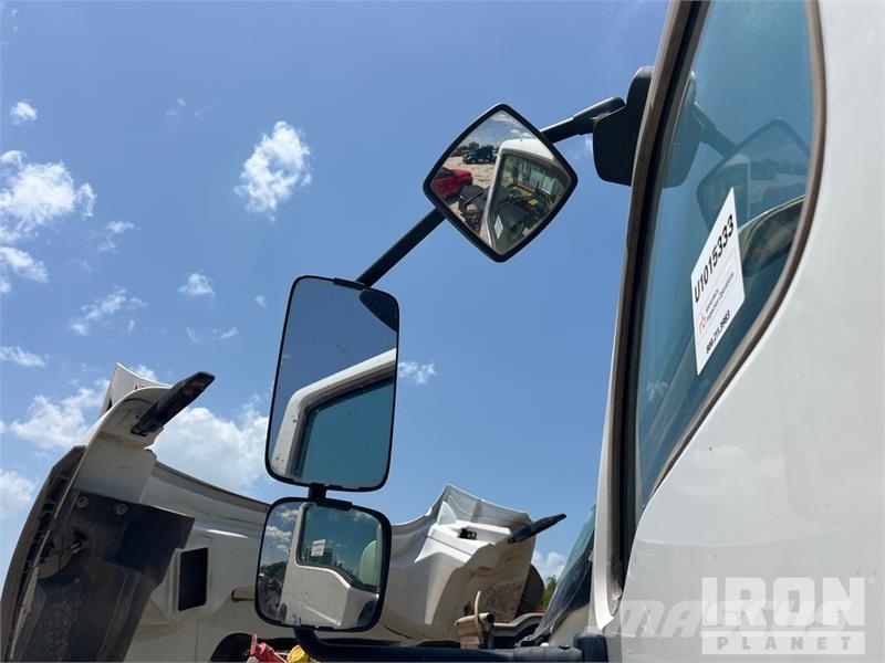 International HV607 4000 gal 6x4 Water Truck Tovornjaki za vodo