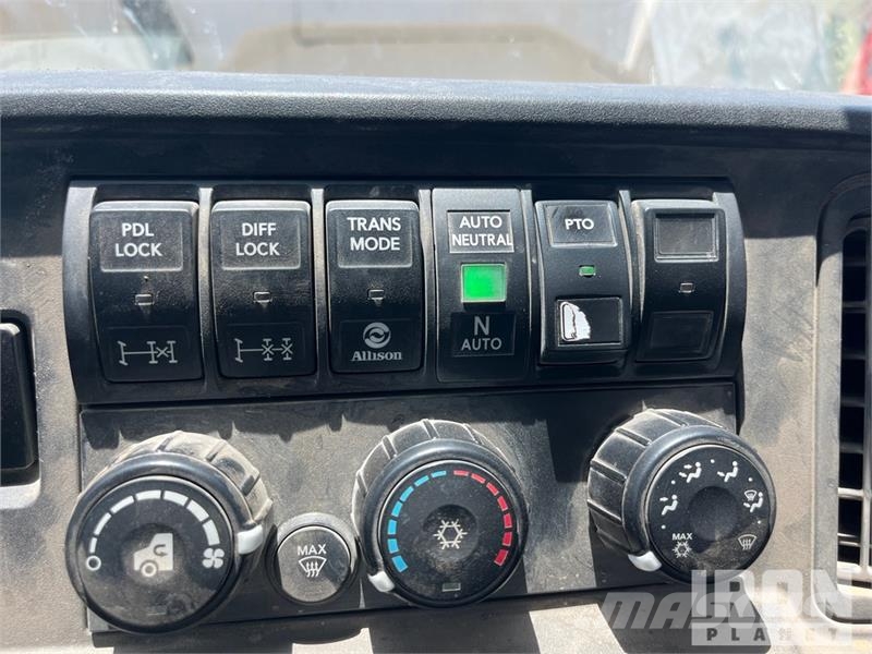 International HV607 4000 gal 6x4 Water Truck Tovornjaki za vodo
