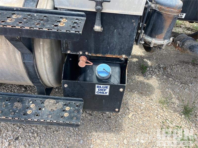 International HV607 4000 gal 6x4 Water Truck Tovornjaki za vodo