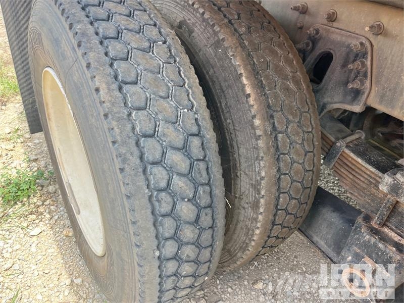 International HV607 4000 gal 6x4 Water Truck Tovornjaki za vodo