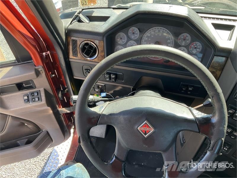 International HX520 6x4 T/A Day Cab Truck Tractor Vilcēji
