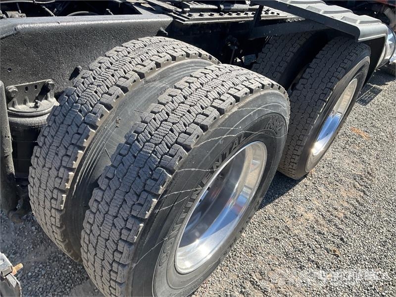 International HX520 6x4 T/A Day Cab Truck Tractor Vilcēji