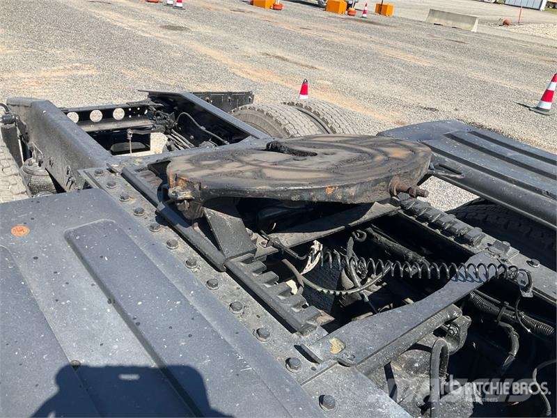 International HX520 6x4 T/A Day Cab Truck Tractor Vilcēji
