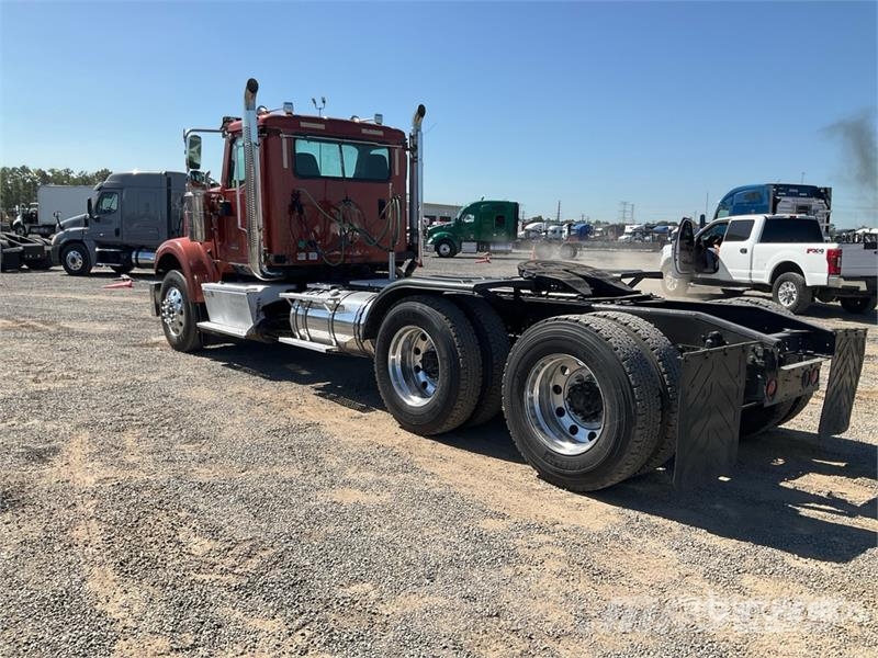 International HX520 6x4 T/A Day Cab Truck Tractor Vilcēji