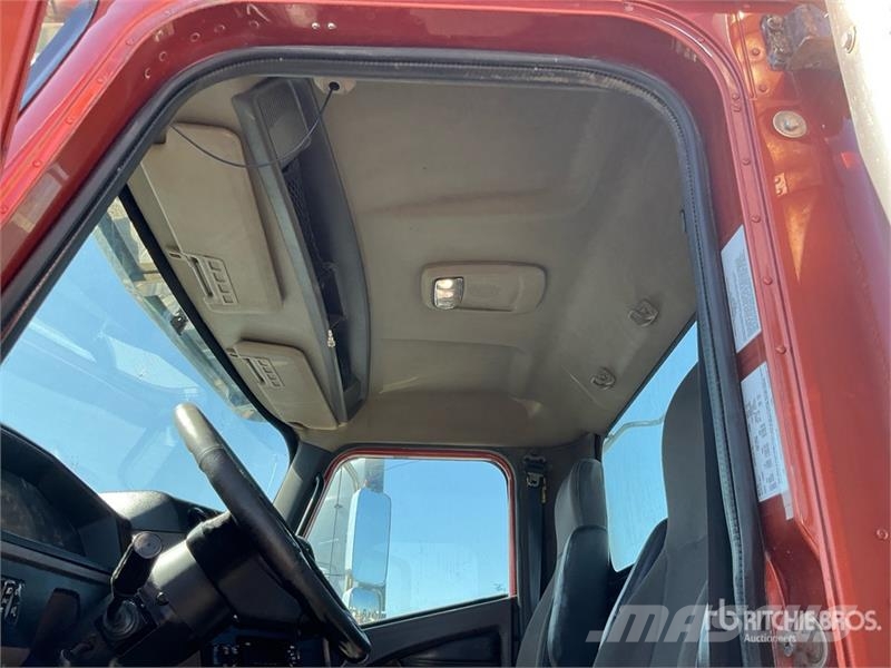 International HX520 6x4 T/A Day Cab Truck Tractor Vilcēji