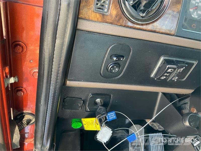 International HX520 6x4 T/A Day Cab Truck Tractor Vilcēji