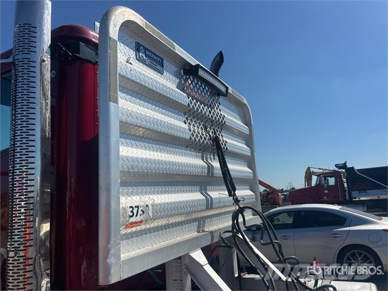International HX520 8x4 Tri/A Day Cab Truck Tractor Tractor Units