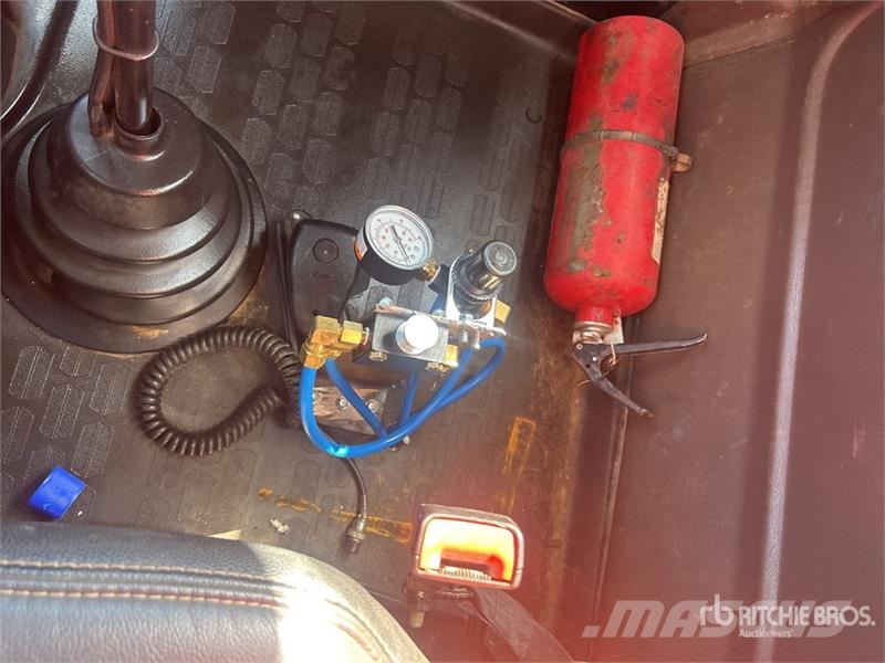 International HX520 8x4 Tri/A Day Cab Truck Tractor Tractor Units