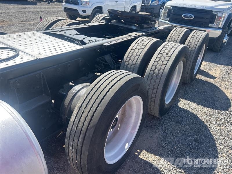International HX520 8x4 Tri/A Day Cab Truck Tractor Tractor Units