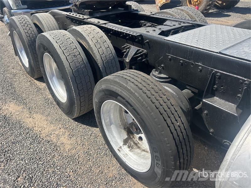 International HX520 8x4 Tri/A Day Cab Truck Tractor Tractor Units