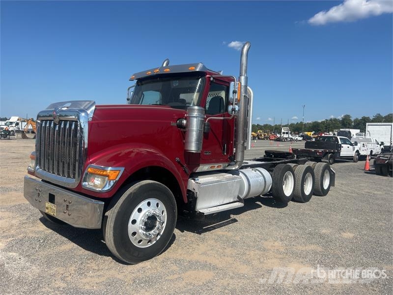International HX520 8x4 Tri/A Day Cab Truck Tractor Tractor Units