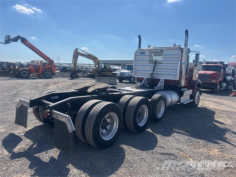 International HX520 8x4 Tri/A Day Cab Truck Tractor Tractor Units