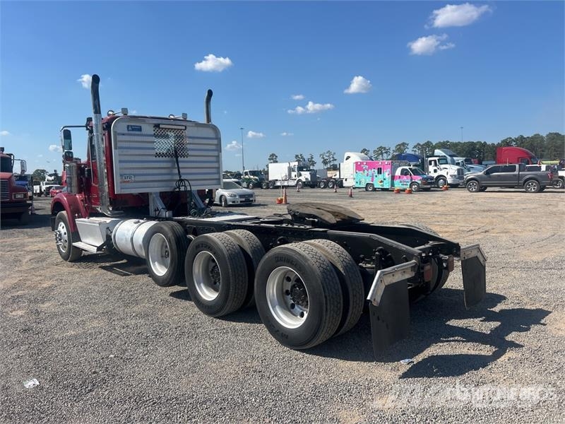 International HX520 8x4 Tri/A Day Cab Truck Tractor Tractor Units