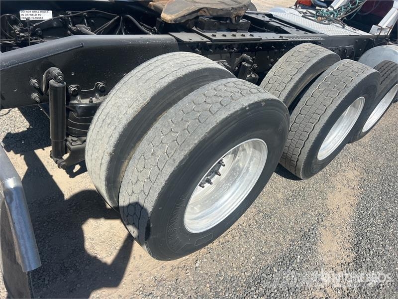 International HX520 8x4 Tri/A Day Cab Truck Tractor Tractor Units