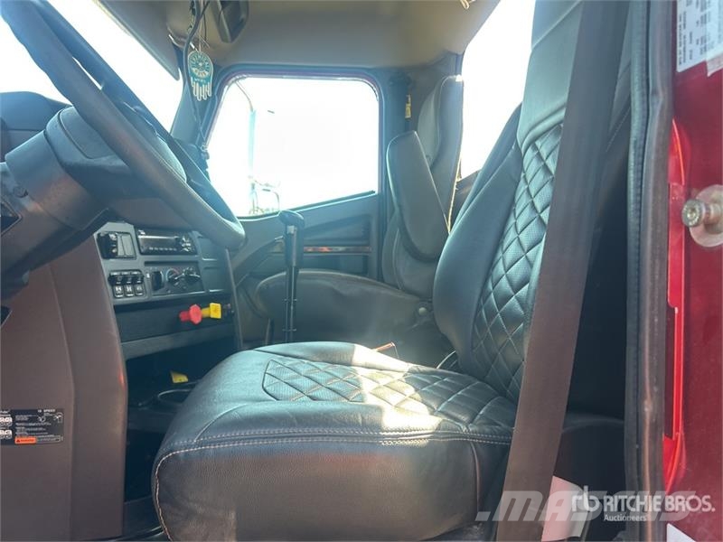 International HX520 8x4 Tri/A Day Cab Truck Tractor Tractor Units
