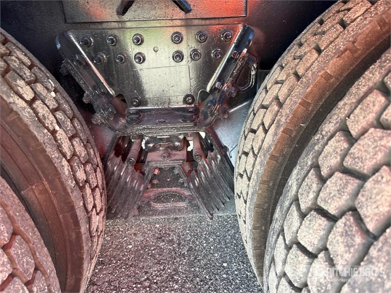 International HX615 6x4 Roll-Off Truck Komunalni kamioni