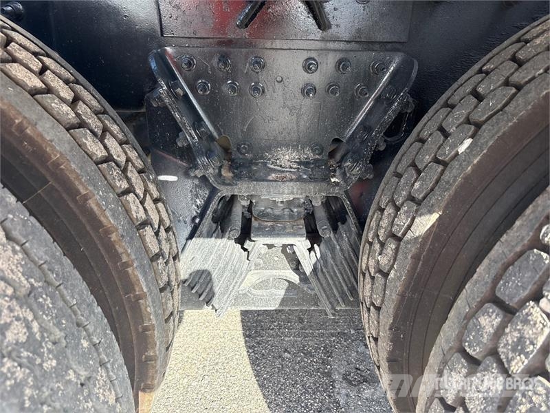 International HX615 6x4 Roll-Off Truck Komunalni kamioni
