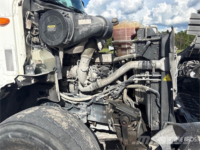 International HX615 6x4 Roll-Off Truck Komunalni kamioni