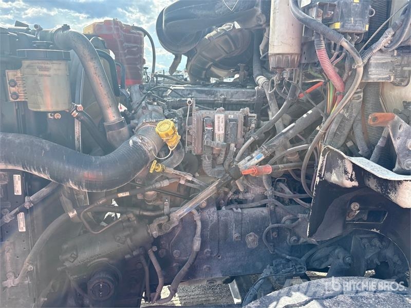 International HX615 6x4 Roll-Off Truck Komunalni kamioni