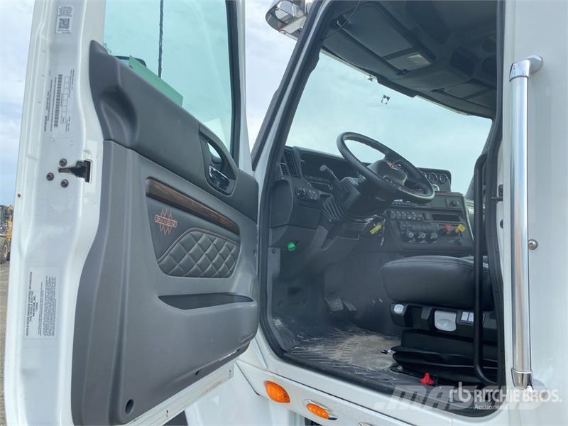 International HX620 Ohjaamot ja sisustat